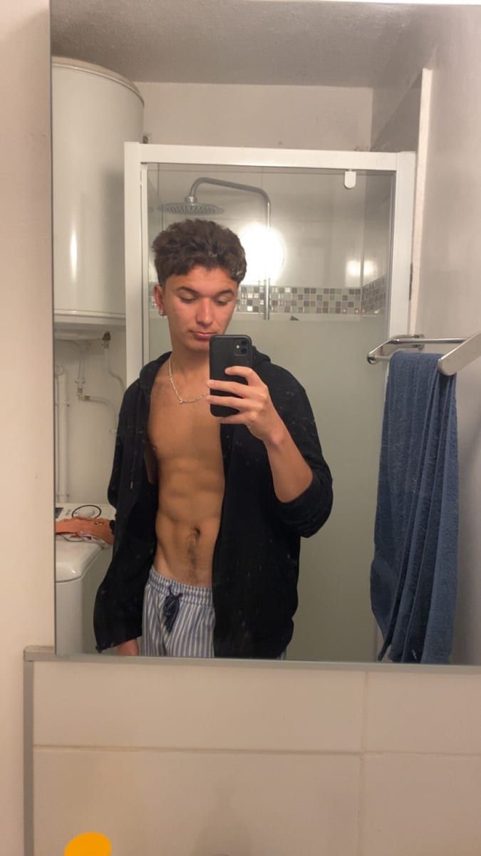 Albert - Site de rencontre gay à Gingins Profil de Albert, 22 ans, Site de rencontre gay à Gingins (Vaud)