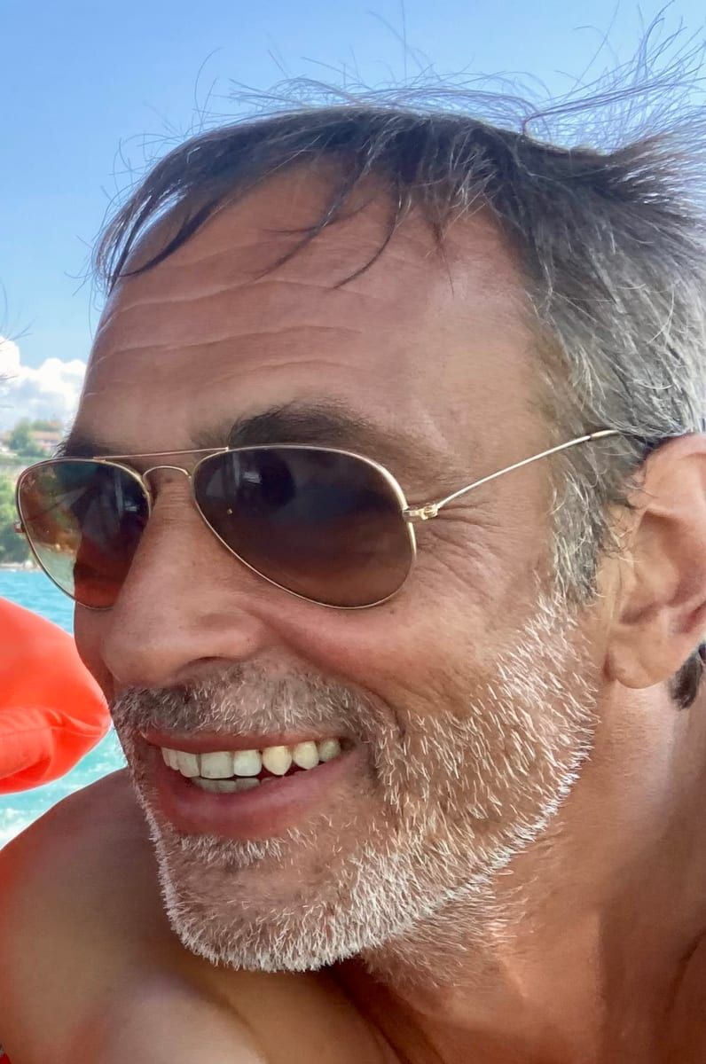 Eliote - Site de rencontre gay à Stalden VS Profil de Eliote, 35 ans, Site de rencontre gay à Stalden VS (Valais)