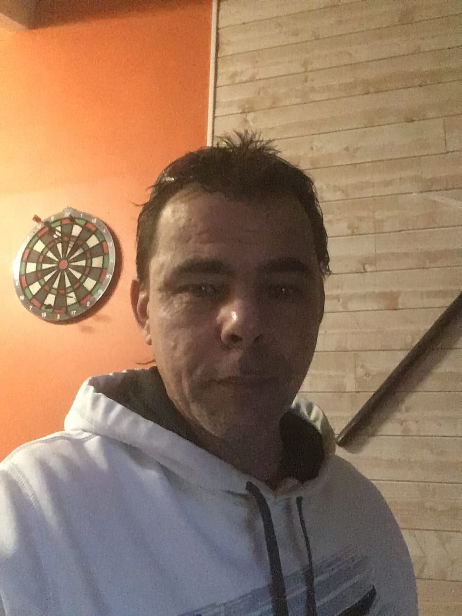 Profil de Anjel, 40 ans, Site de rencontre gay à La Côte-aux-Fées (Neuchâtel)