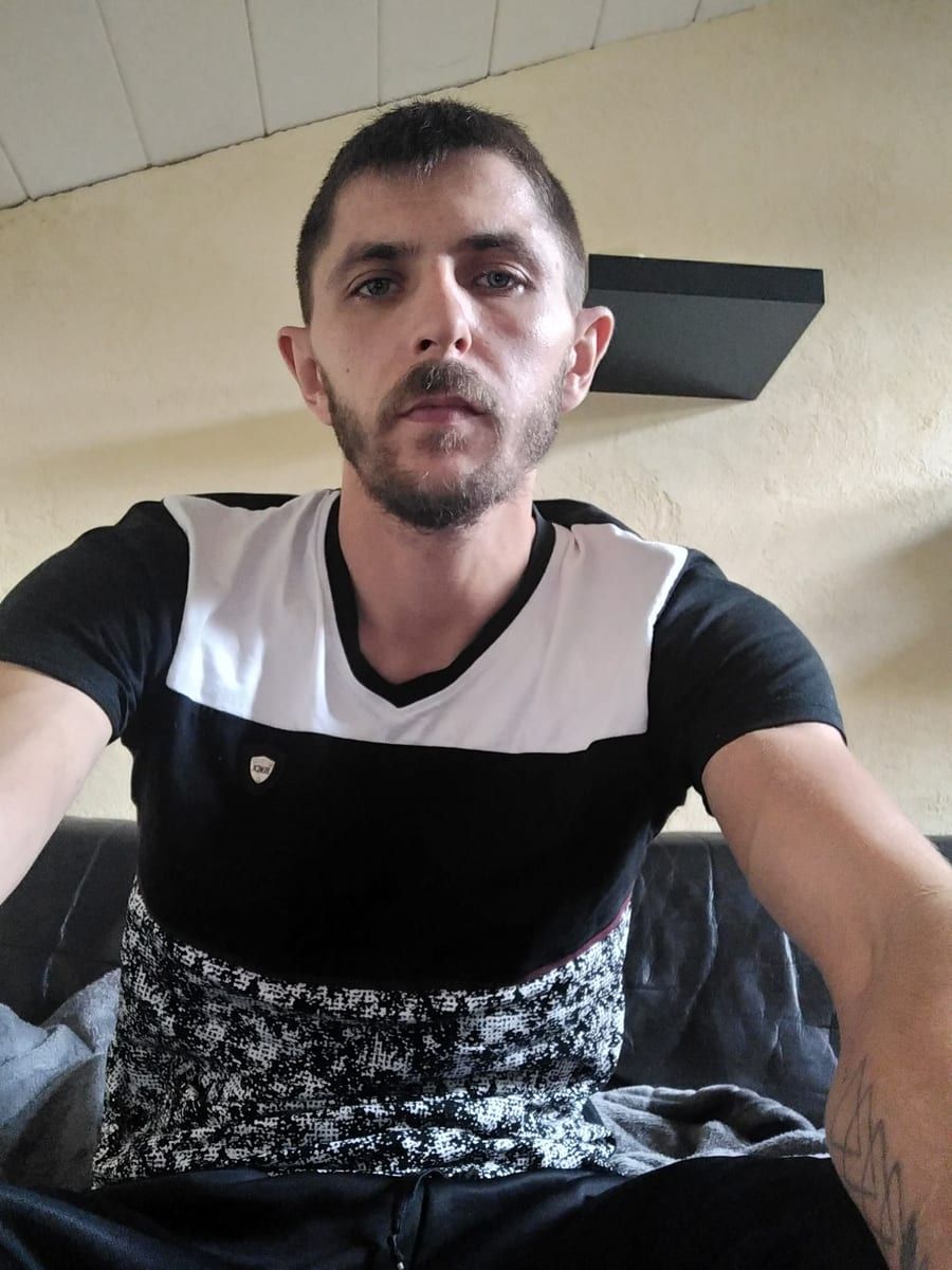 Andry - Site de rencontre gay à Rütihof Profil de Andry, 39 ans, Site de rencontre gay à Rütihof (Argovie)