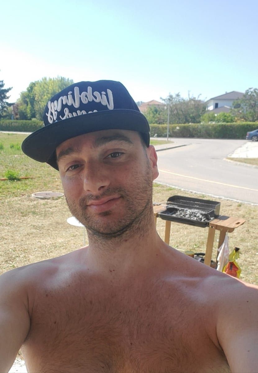 Amad - Site de rencontre gay à Baldegg Profil de Amad, 23 ans, Site de rencontre gay à Baldegg (Lucerne)