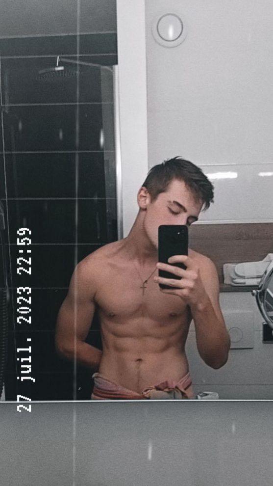 Profil de Moran, 30 ans, Site de rencontre gay à Les Ecasseys (Fribourg)