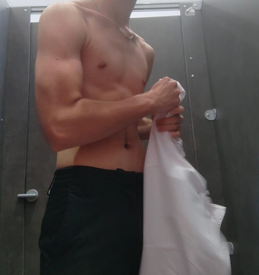 Roberto - Site de rencontre gay à Guarda Profil de Roberto, 22 ans, Site de rencontre gay à Guarda (Grisons)
