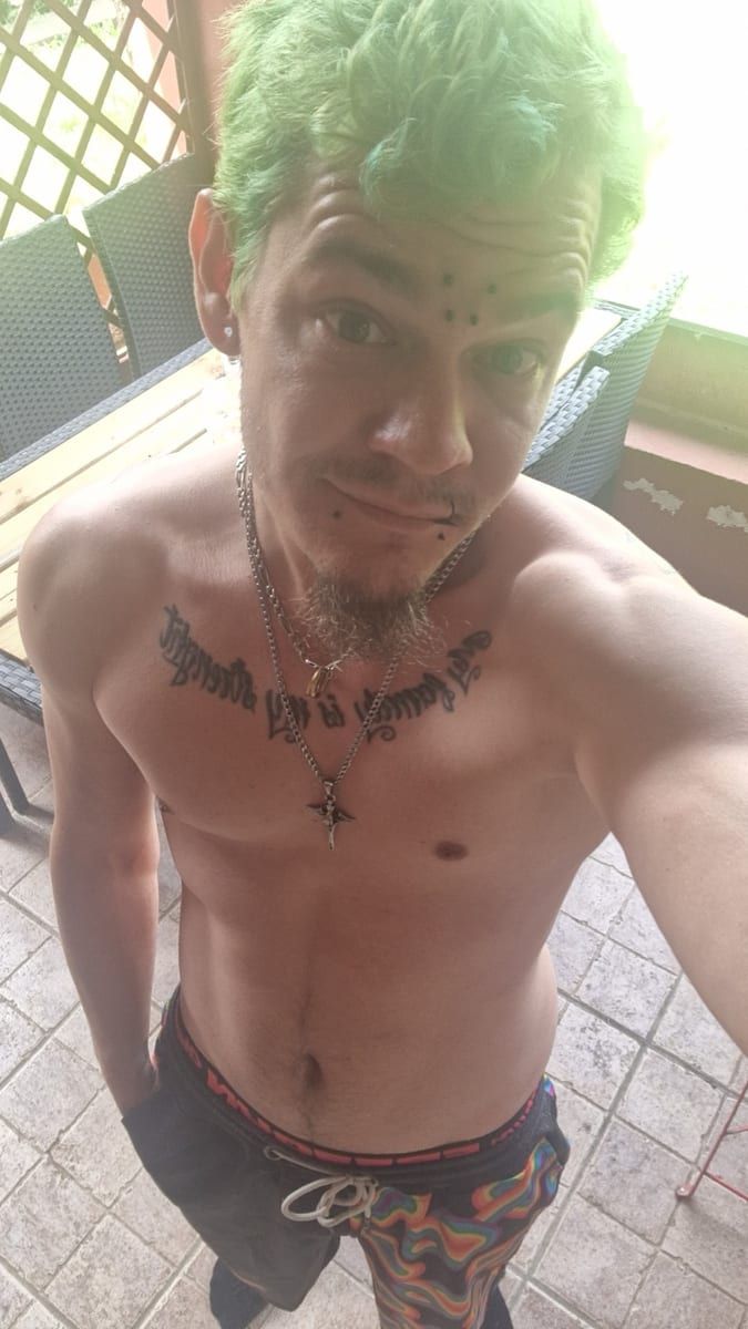 Profil de Adolfo, 26 ans, Site de rencontre gay à Netstal (Glaris)